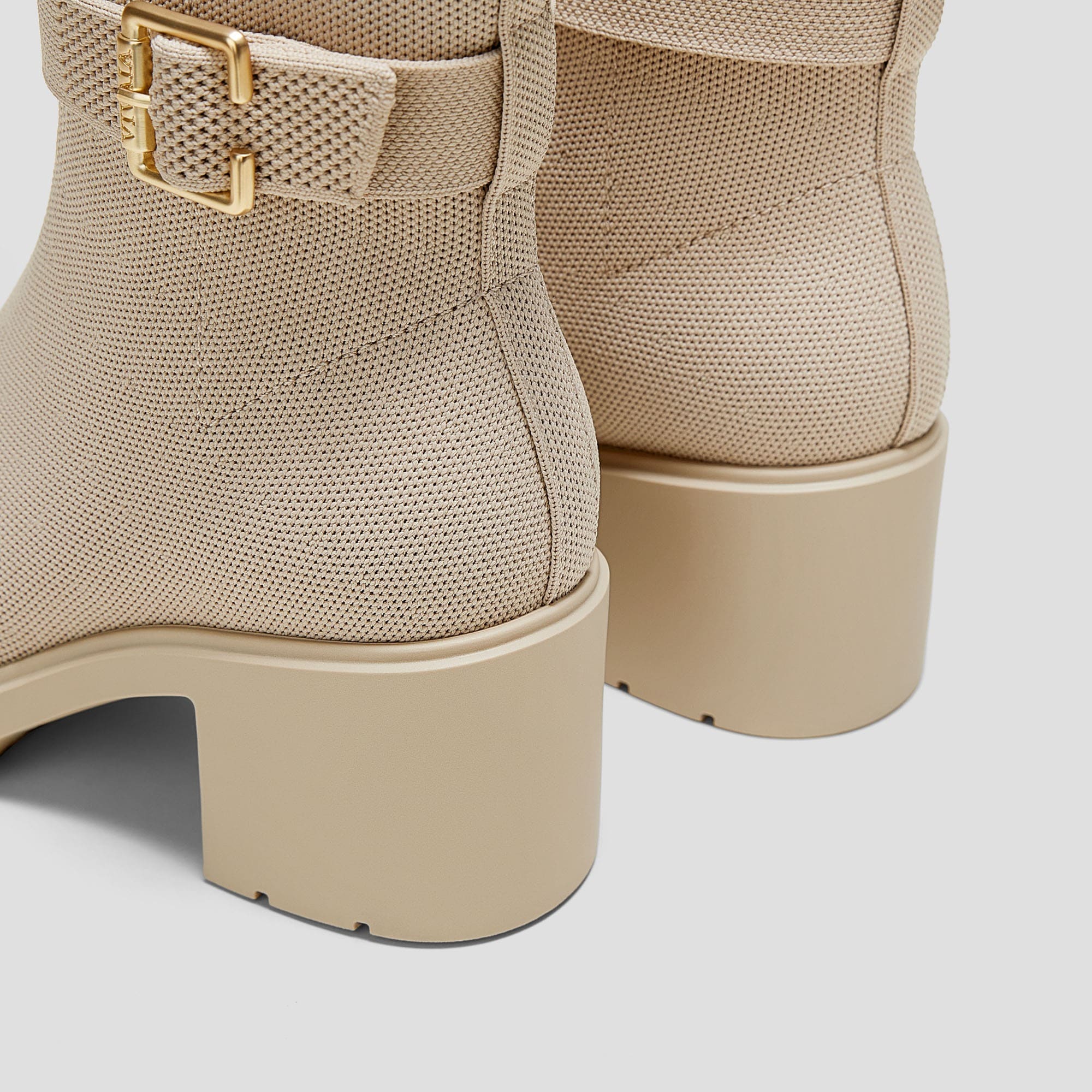 Gisella] スクエアトゥ 撥水加工 ヒールブーツ – VIVAIA JAPAN