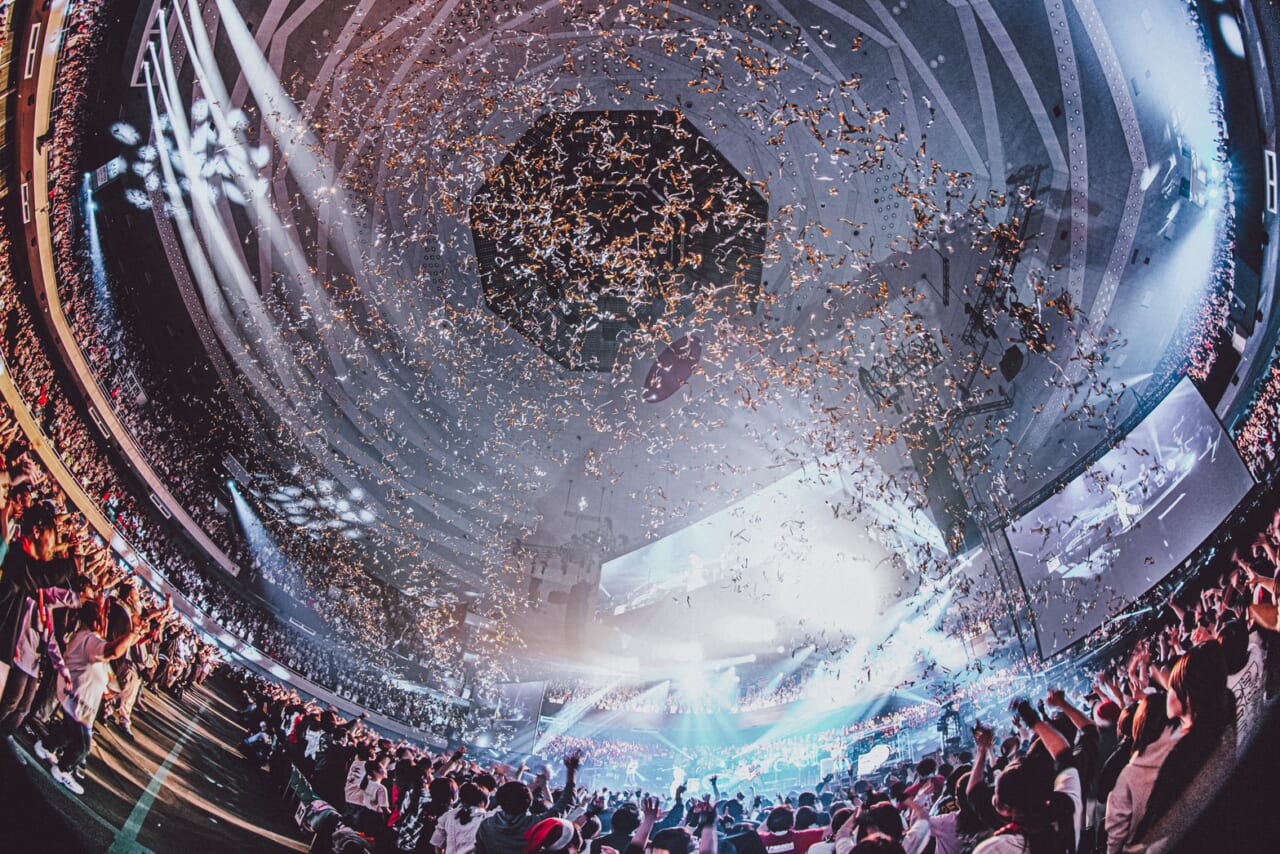 オフィシャルライブレポ】“UVERworld 史上最強最高のクリスマス