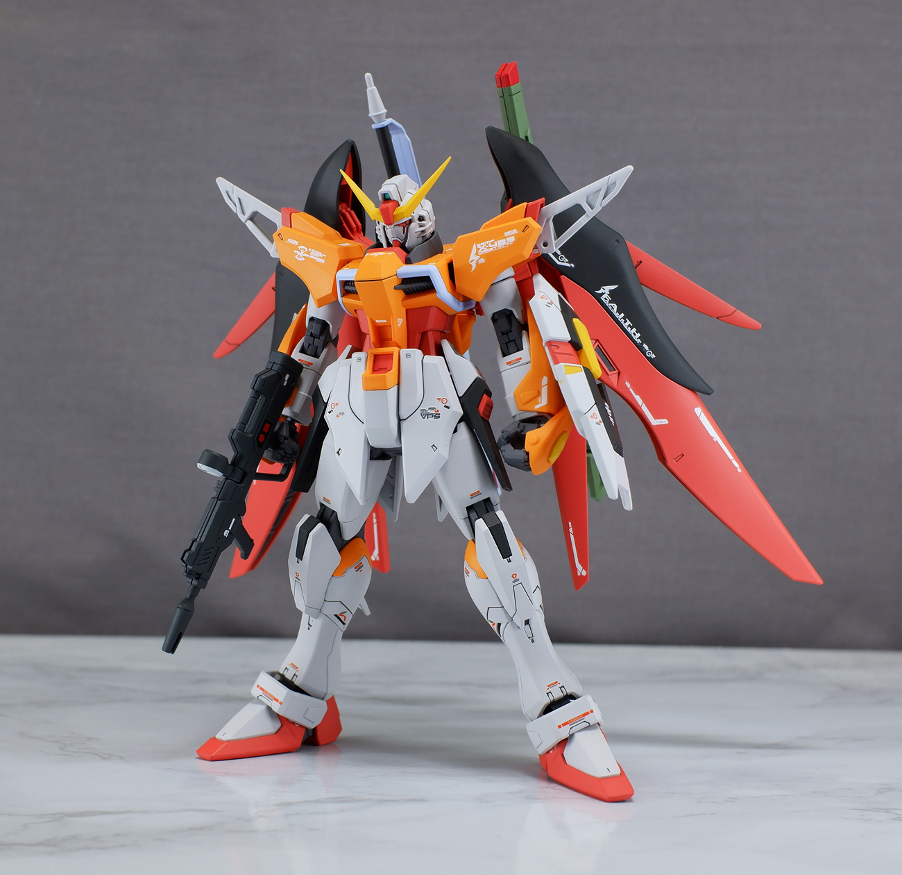 HGCE デスティニーガンダム(ハイネ専用機) 完成品