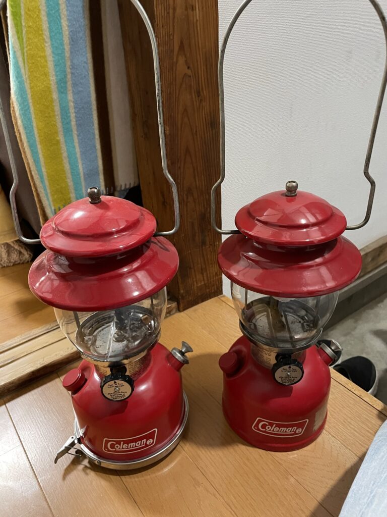 完全比較】コールマン200A｜74年製と76年製“赤ランタン”の違いと魅力