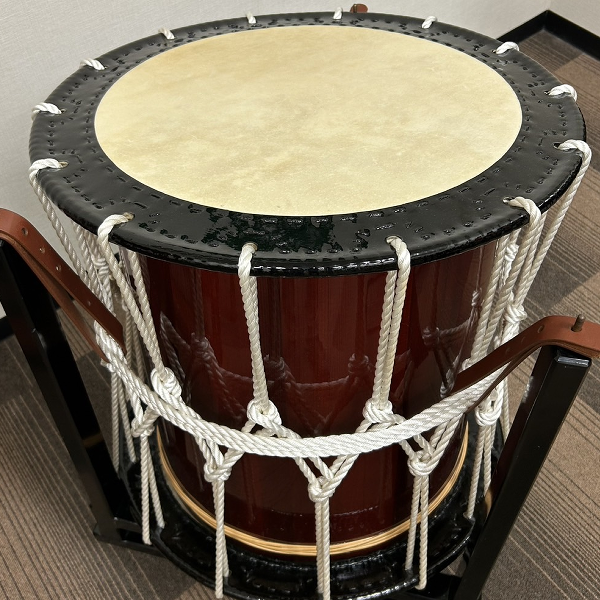 販売済み】中古 桶胴太鼓 2尺 3本脚台付き | 和太鼓ニシガク ｜ 西日本