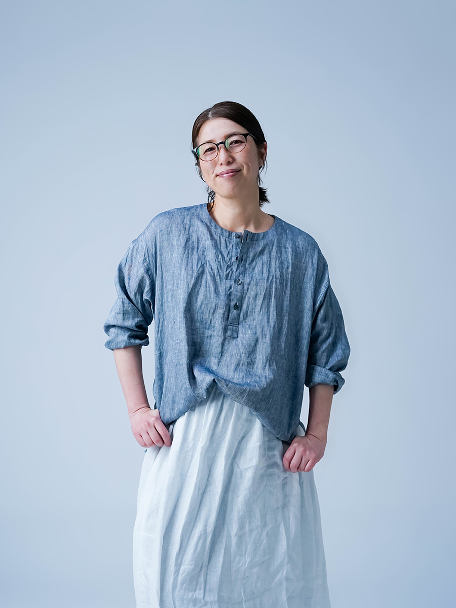 リネンシャツ】ポケットによってバランス整う リネントップス