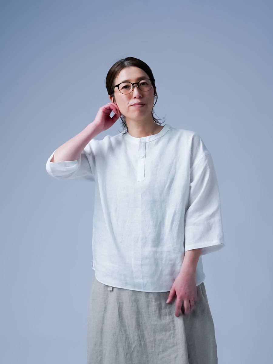 リネントップス】ヘンリーネック 7分袖 軽やかに 保坂シャツ / 白