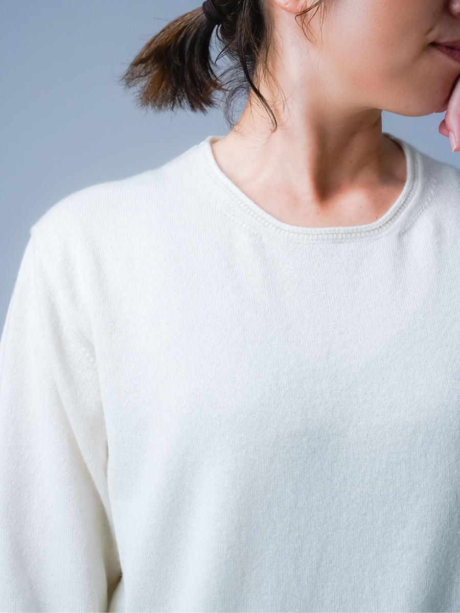 新感覚！カシミヤ70%×シルク30% 肌に優しいインナーセーター クルー