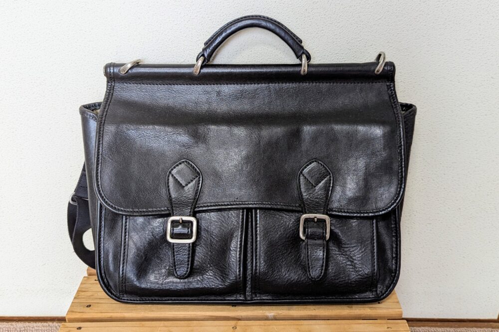 一生モノのバッグ】「SLOW」の『棒屋根 Flap Briefcase』について紹介