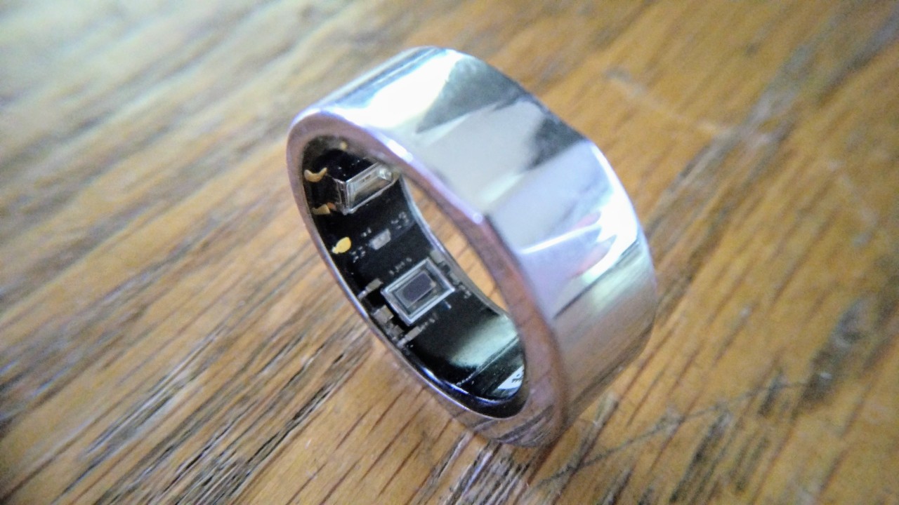 外装がステンレスの旧モデルスマートリング「SOXAI RING0」の使い心地