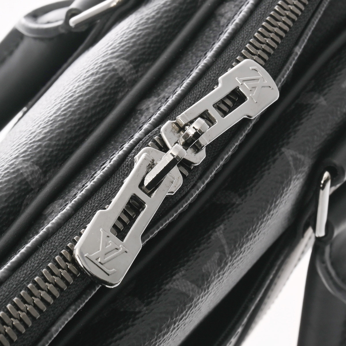 ルイ ヴィトン モノグラムエクリプス ポルト ドキュマン