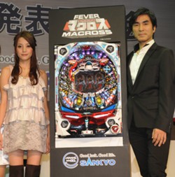 超体感型マシン「超時空要塞マクロス」、遂に発進 - グリーンべると