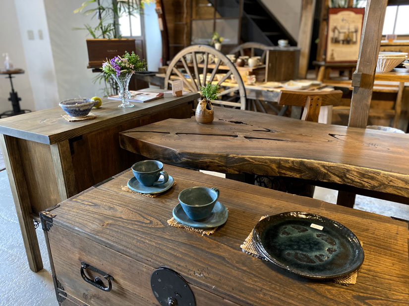 古民具古材の家具・雑貨＆カフェ「和人 wa-jin」がオープン！斬新で