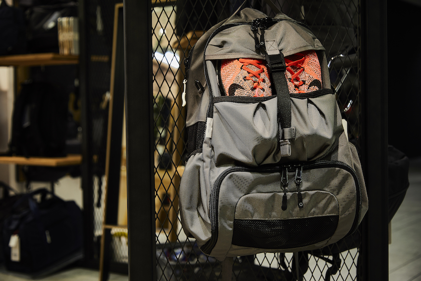 大阪の人気ショップ「& INDUSTRY」は、個性派バッグの宝庫だった
