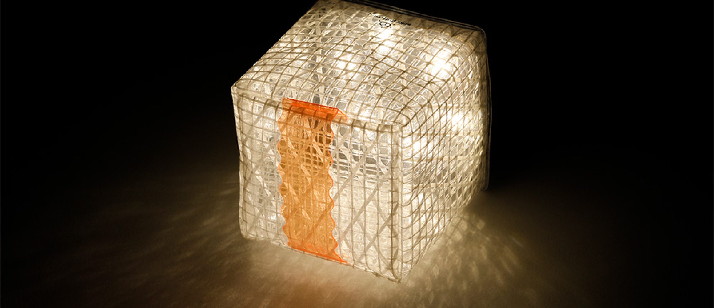 電池不要！コンパクトなソーラー充電LEDランタン「ソーラーパフ」に