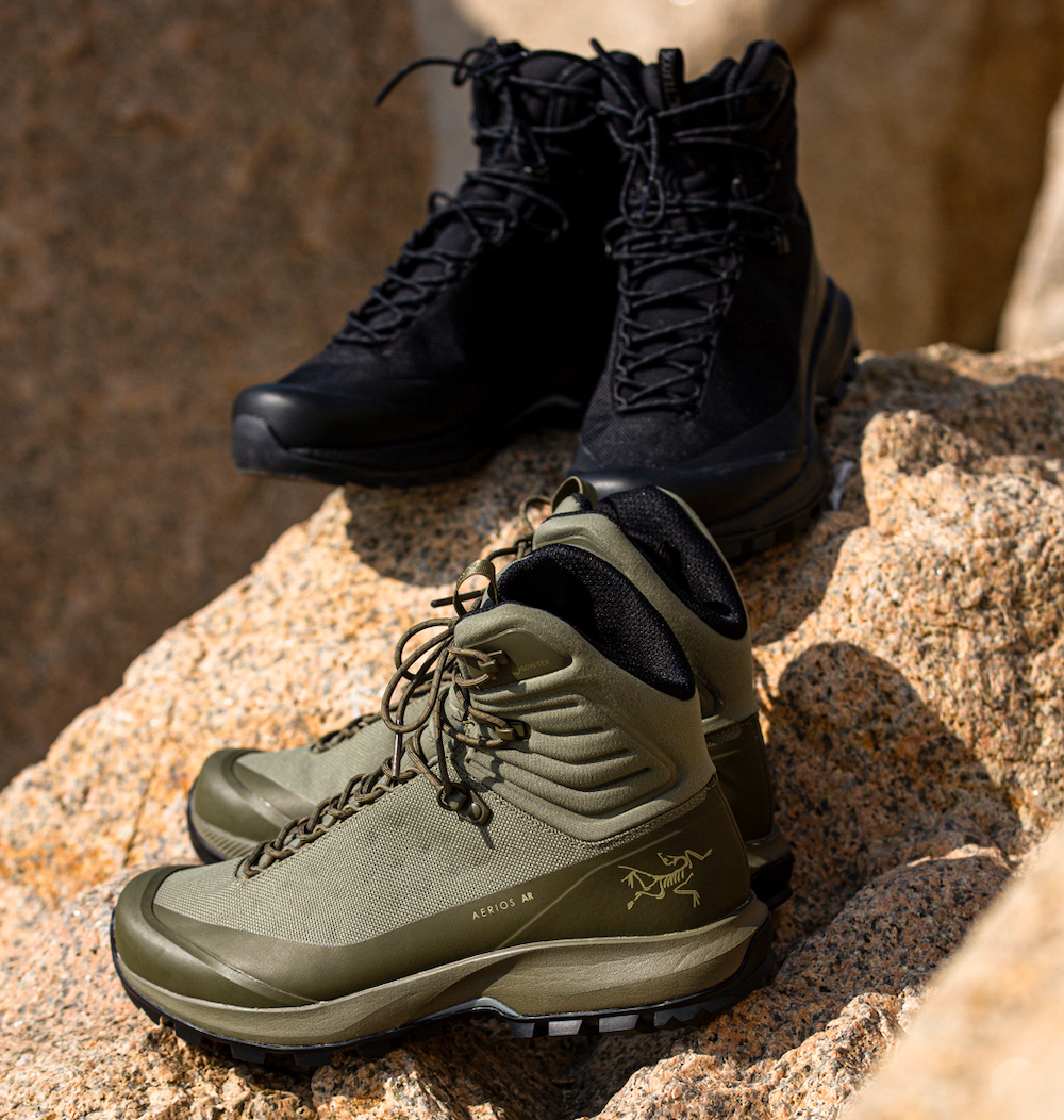 アークテリクスから、軽量性に特化した本格トレッキングシューズが
