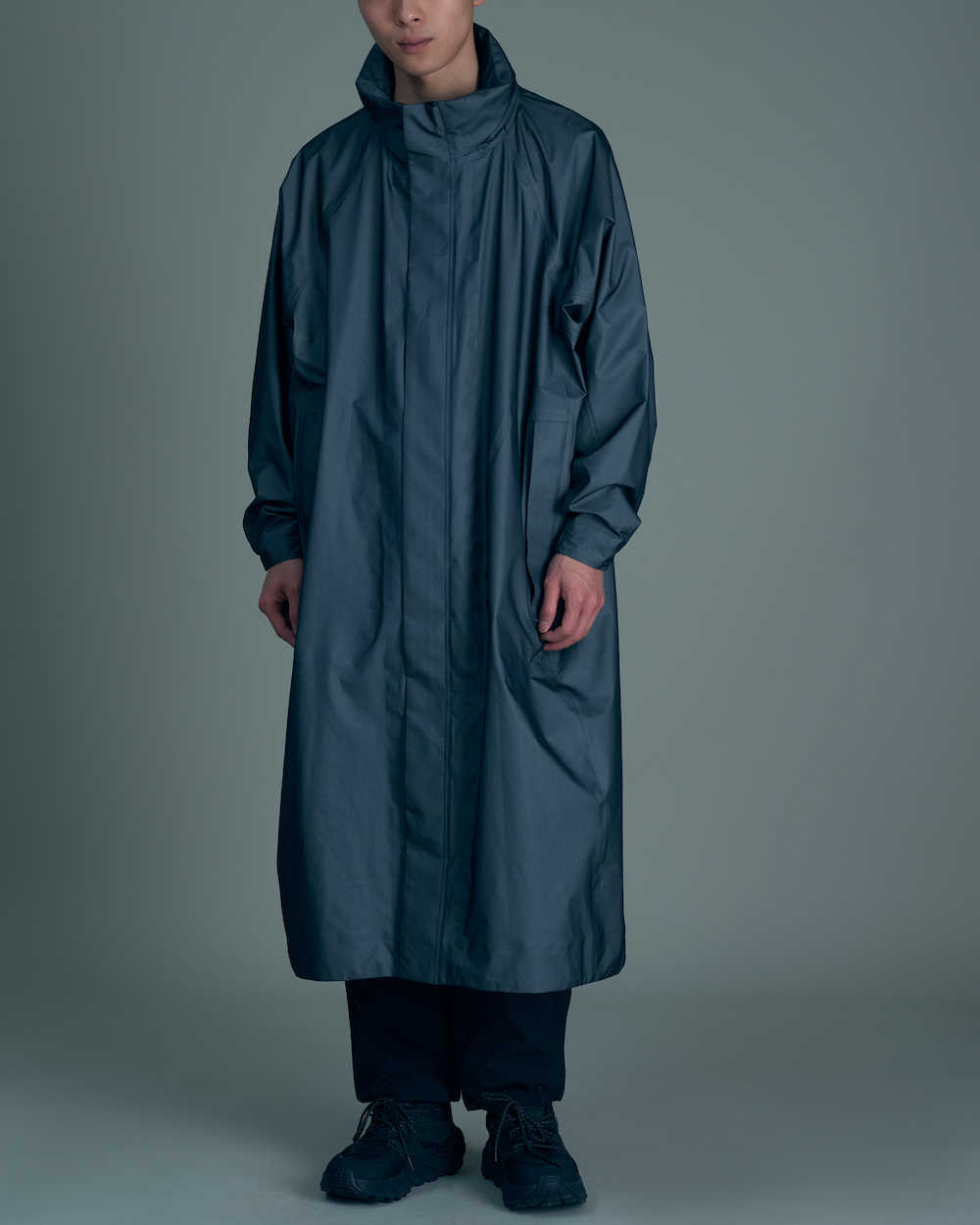 ヘリーハンセンの新作防水コートは、携行性・機動力も◎な多機能モデル