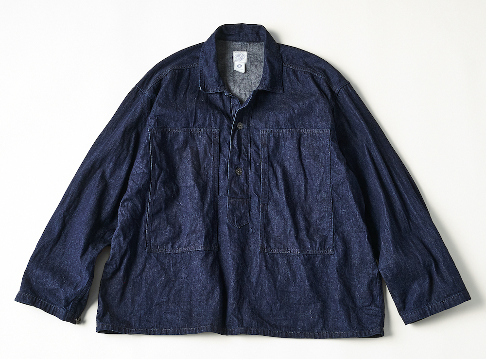 ポストオーバーオールズの新作シャツは、ミリタリーの珍品が元ネタ