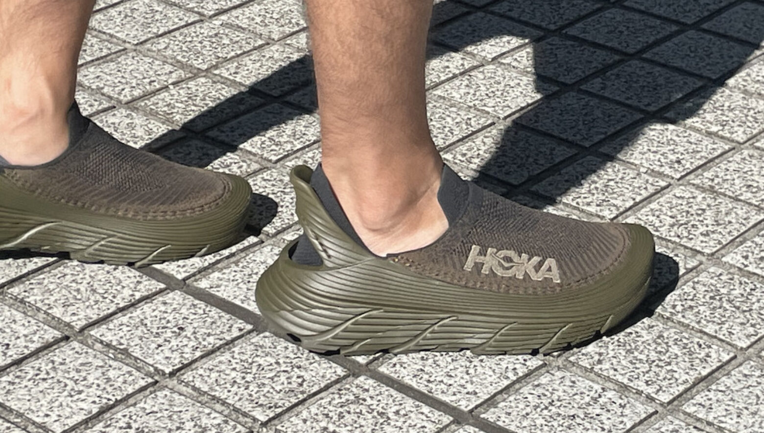 ラクすぎると話題のHOKA「RESTORE TC」を実際に履いてみたところ