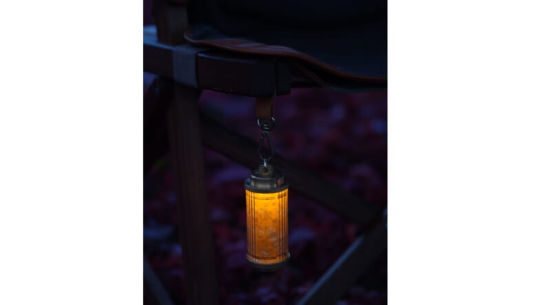 カルマストア別注の“38-kT LED”ランタンは、セルロイド内蔵で妖美な光