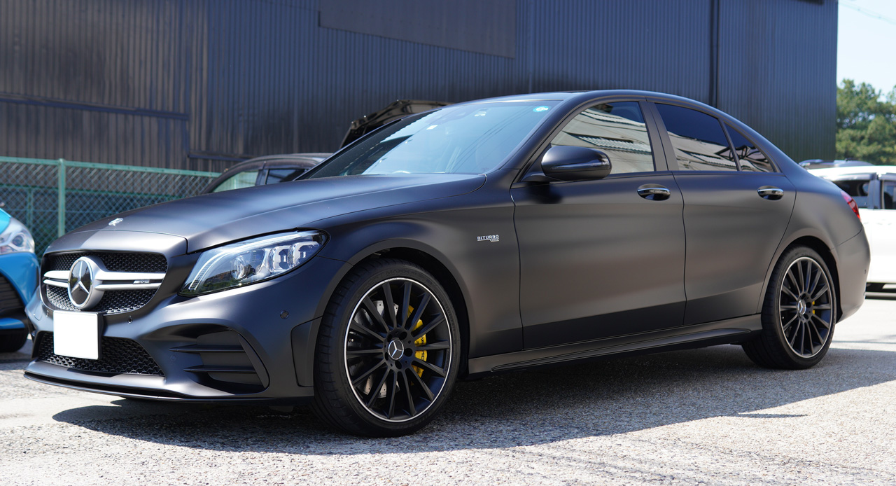 艶ありブラック”AMG C43を、プロテクションフィルムで瞬く間にマット