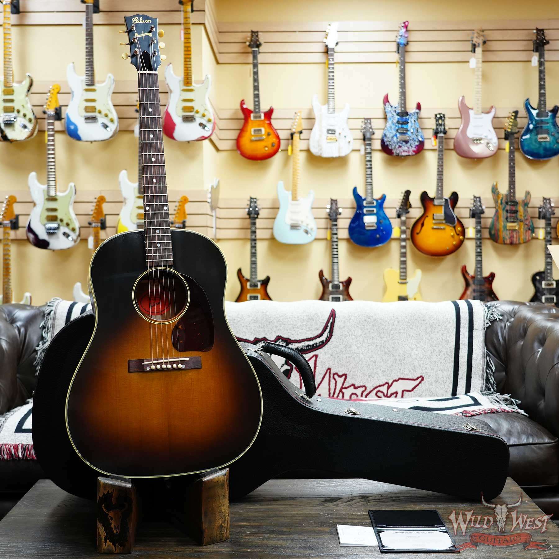 Gibson Custom Shop 1942 Banner J-45 Vintage Sunburst 4.00 LBS