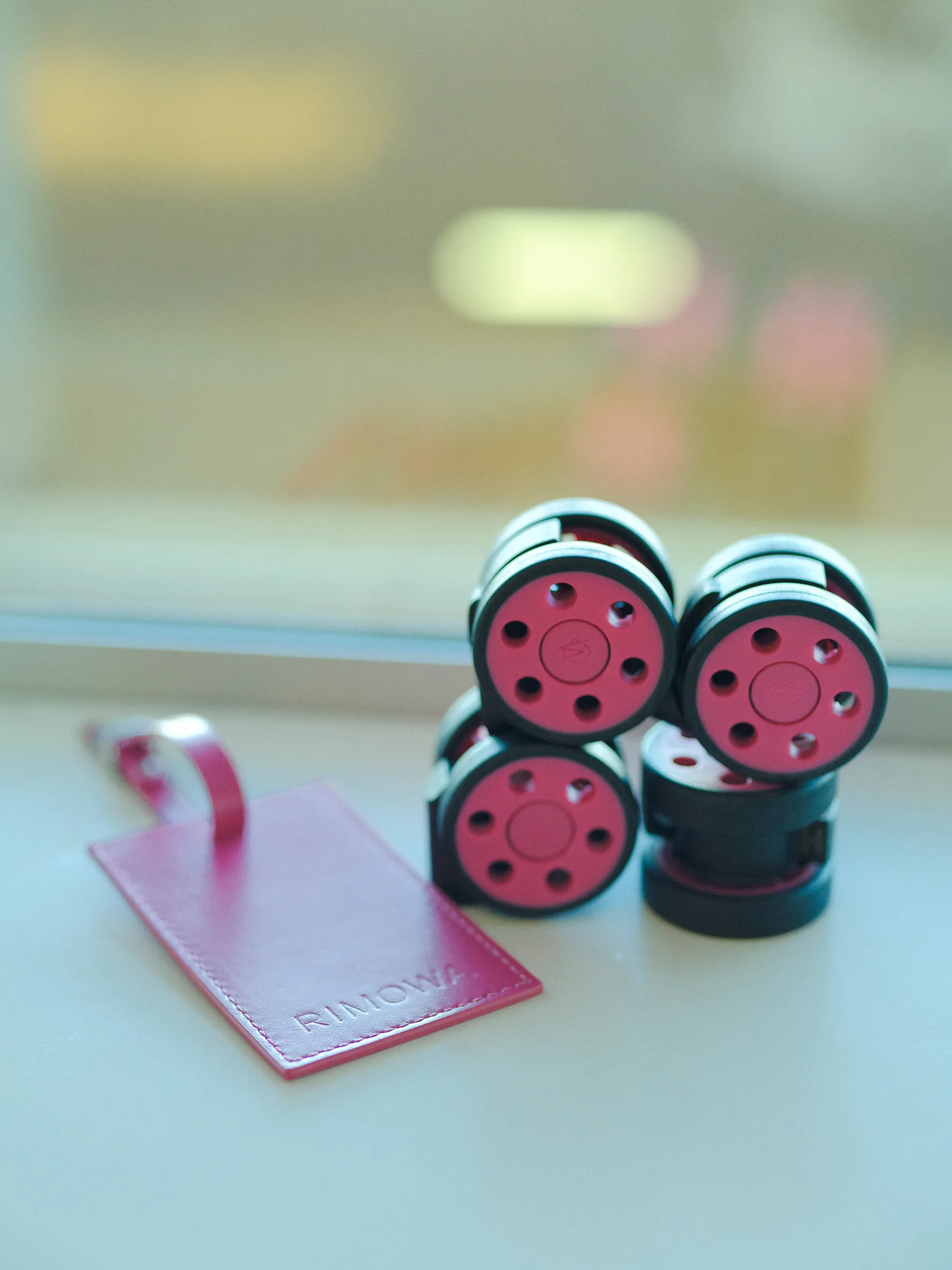 Traveler's Delights with RIMOWA: よいスーツケースはもっと自由に