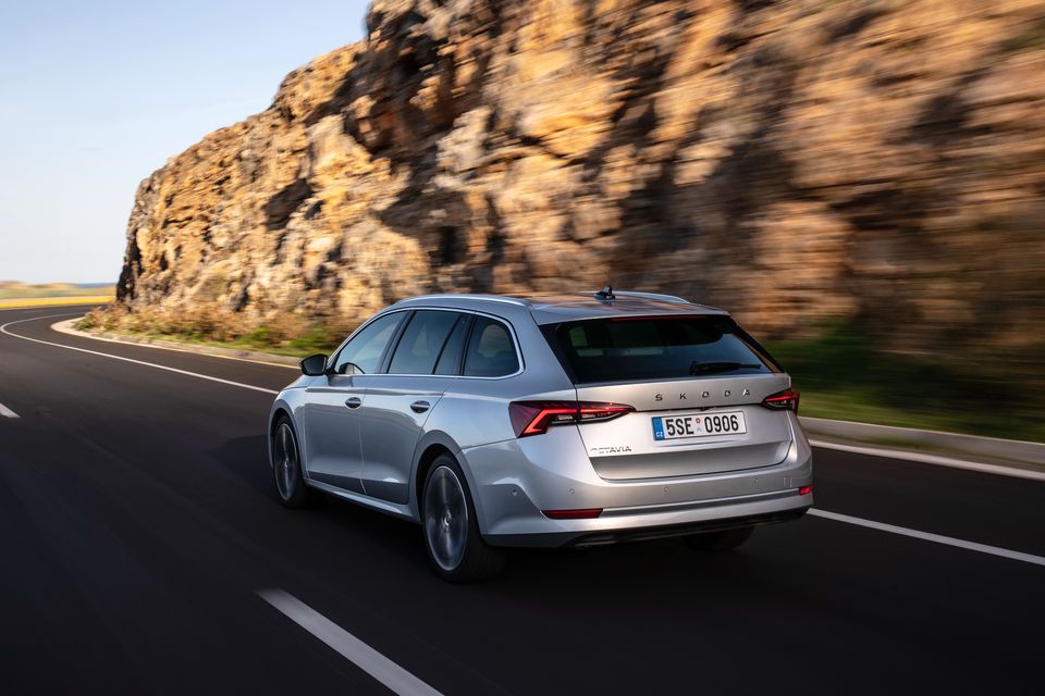 並行輸入 新車｜新型シュコダ オクタビア（2020-）に乗る。日本未導入