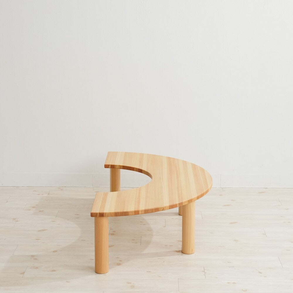 保育家具の定番！ドーナツ型半割テーブル – なかよしライブラリー