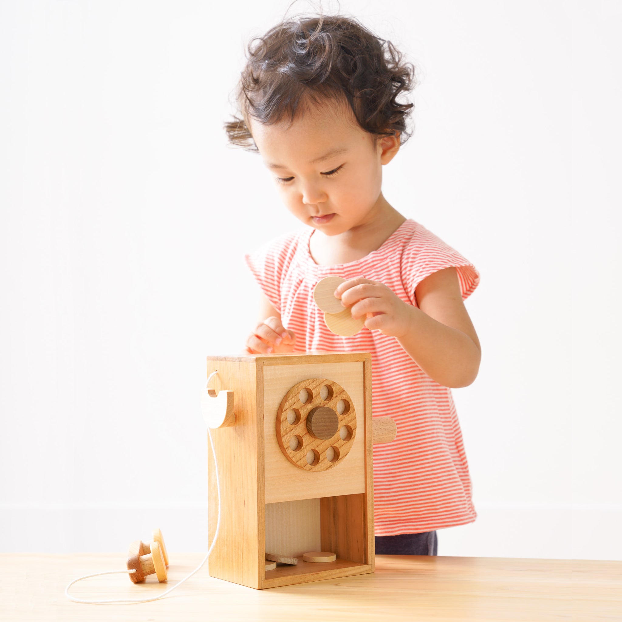 コインを入れて出して 繰り返し遊べる電話の木のおもちゃ – なかよし