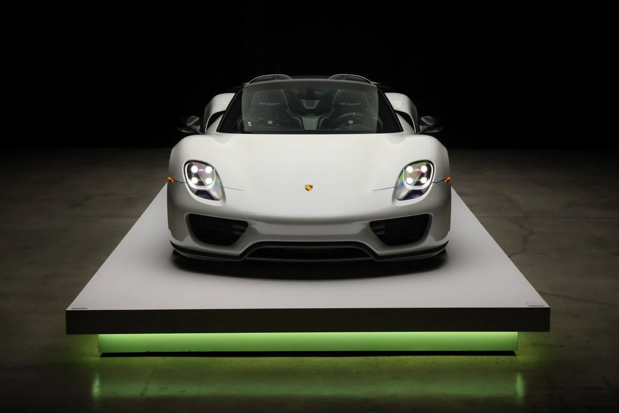 Oryx White 1,600-Mile 2015 Porsche 918 Spyder Weissach Package