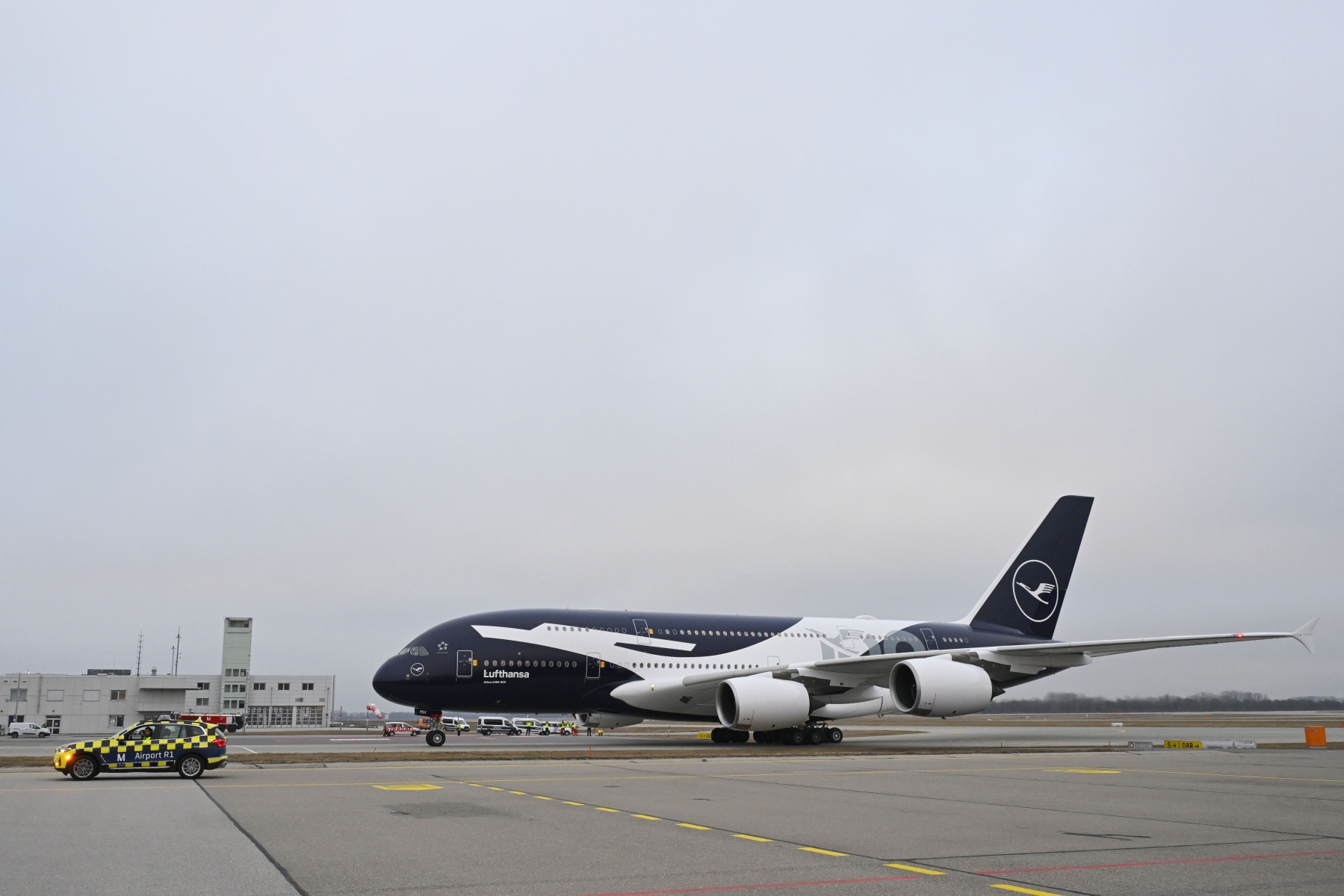 Lufthansa adds an Airbus A380 (D-AIMH) to the XXL Crane fleet
