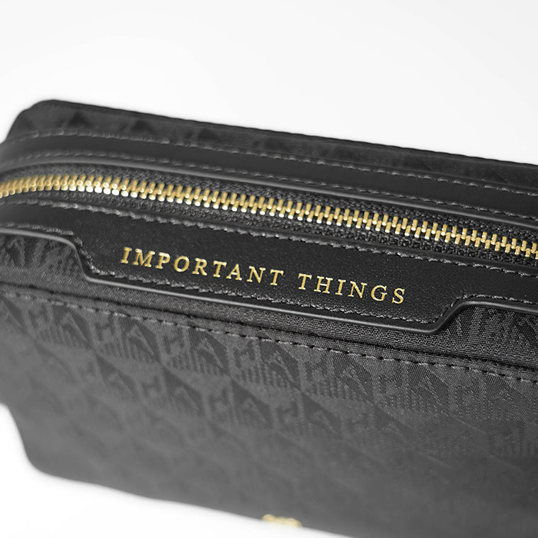 アニヤハインドマーチ ANYA HINDMARCH レディース ポーチ ブラック