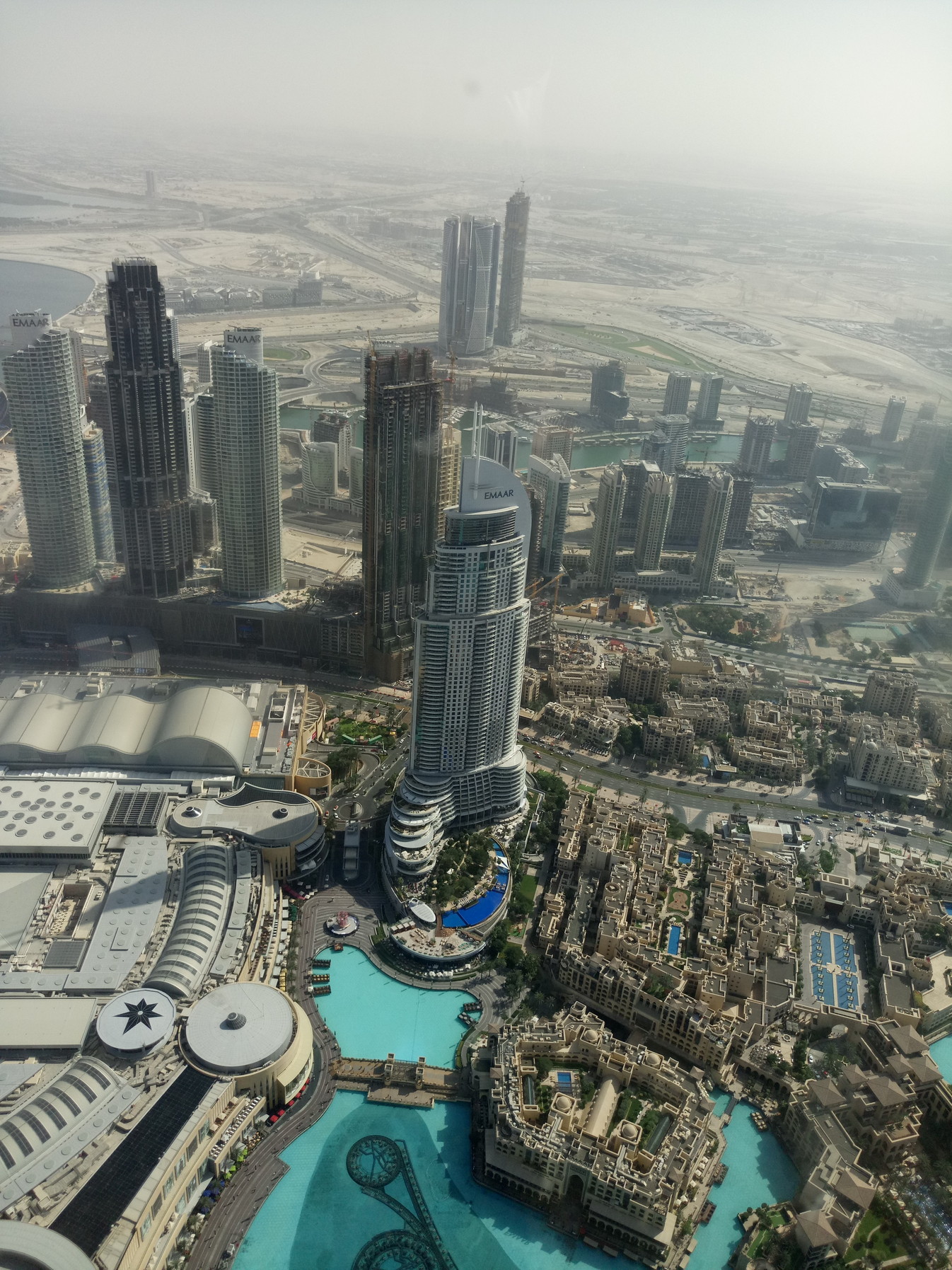 ドバイの鉄板観光ネタ ドバイモールとブルジュ・ハリファ | World Travelog