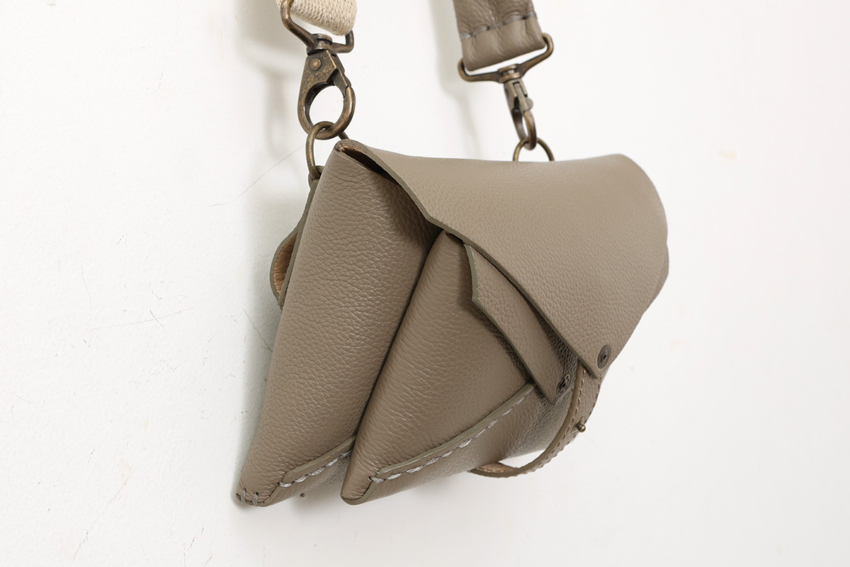 ebagos エバゴス フニュ・シュリンク・封筒型ポーチ 3way bag