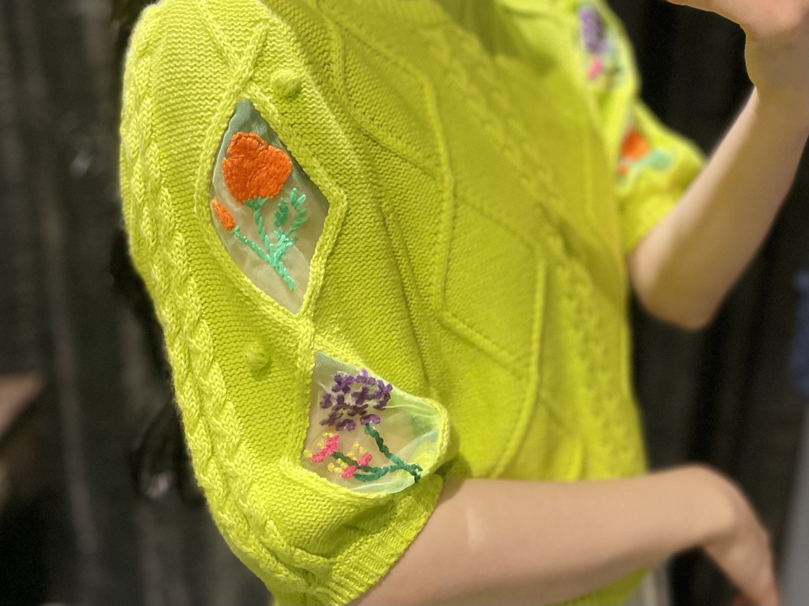 MUVEIL ミュベール フラワー刺繍プルオーバー