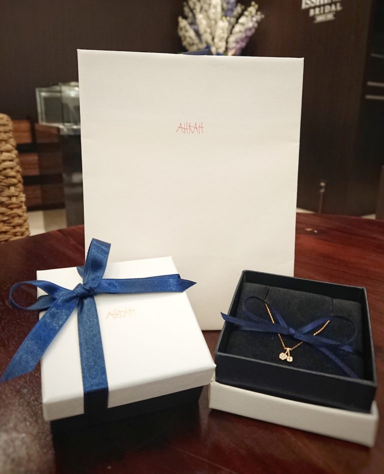 AHKAH（アーカー）ハートパヴェネックレス人気 幸せになれるジンクス