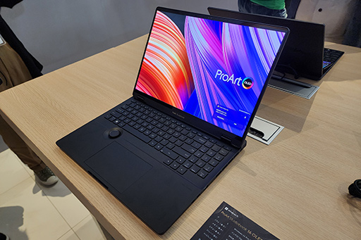 ASUSが有機ELディスプレイ搭載ノートで大攻勢。重さ1kgの薄型軽量
