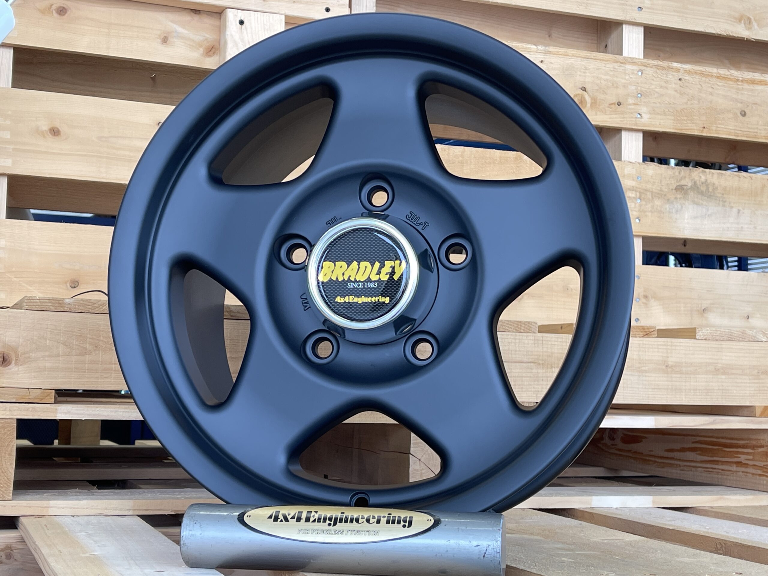 BRADLEY V 16インチ 9.0Jにマットブラックが登場！ - フォーバイフォー