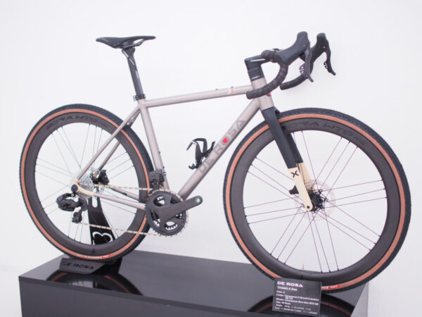DE ROSA(デローザ)のチタンバイク、TITANIO XとANIMA 2025年モデルを