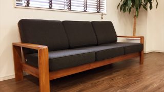 シンガポール製スキャンティーク（SCANTEAK）のチーク無垢材3人掛け