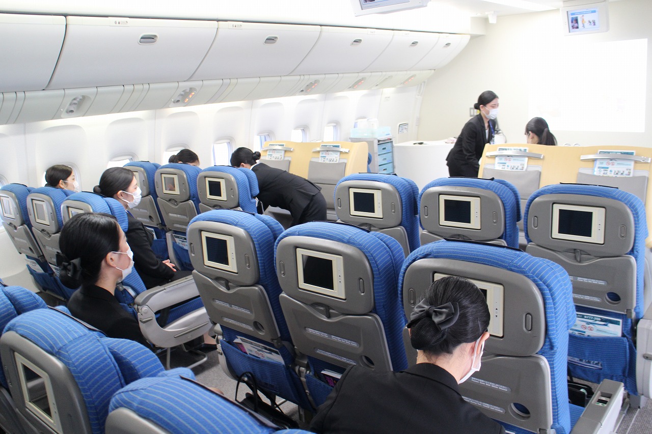 ANAエアラインスクールを本校モックアップを使って実施しました