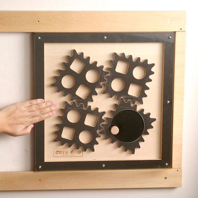 木製子供玩具 壁掛け玩具 四角い歯車(グレー)｜木製キッズコーナー