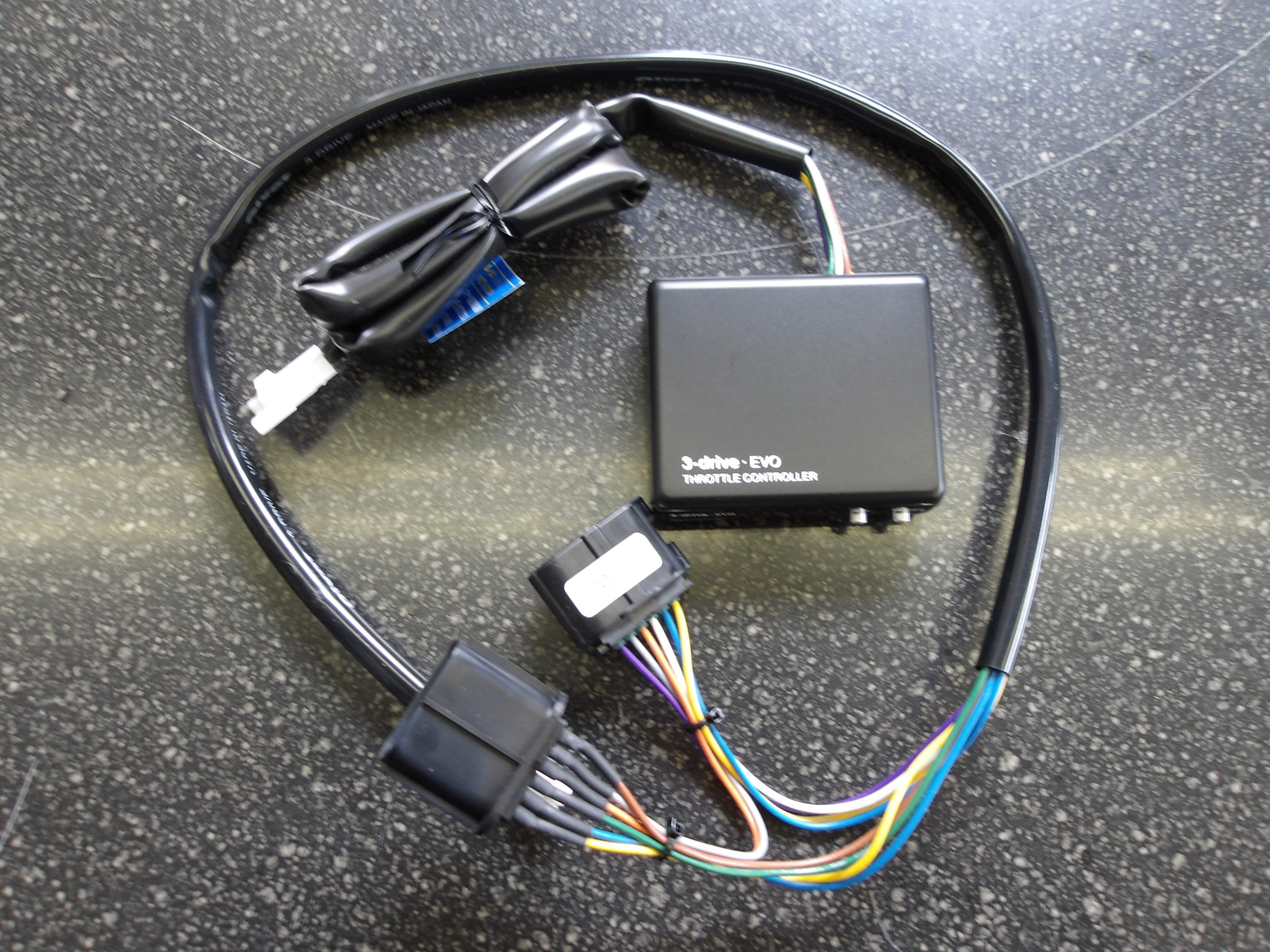 ジムニー シエラ（JB74W）Pivot製電子スロットルコントローラー「3