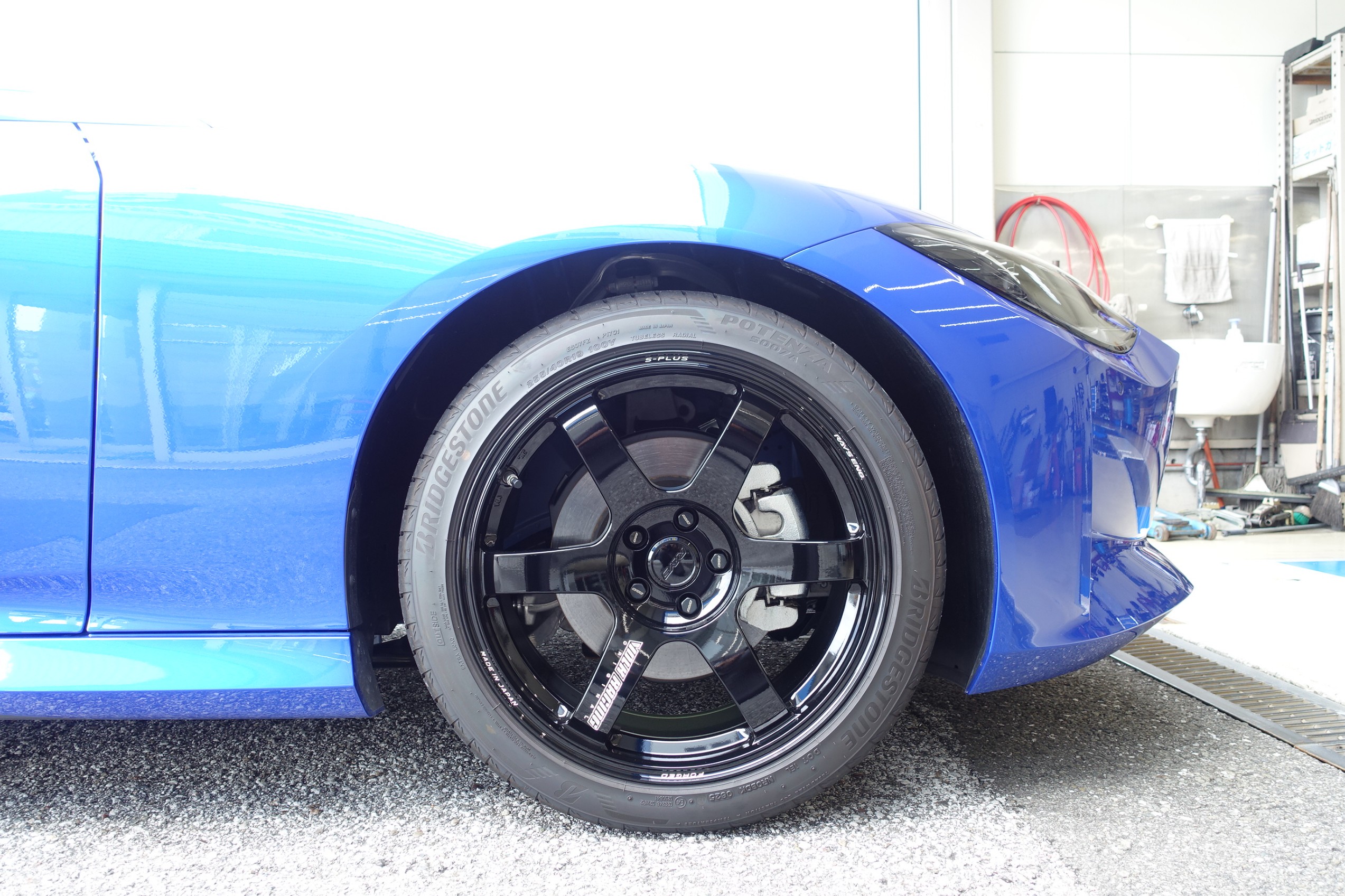 ほんの少しのローダウンでこだわりホイールの魅力がさらに倍増！日産