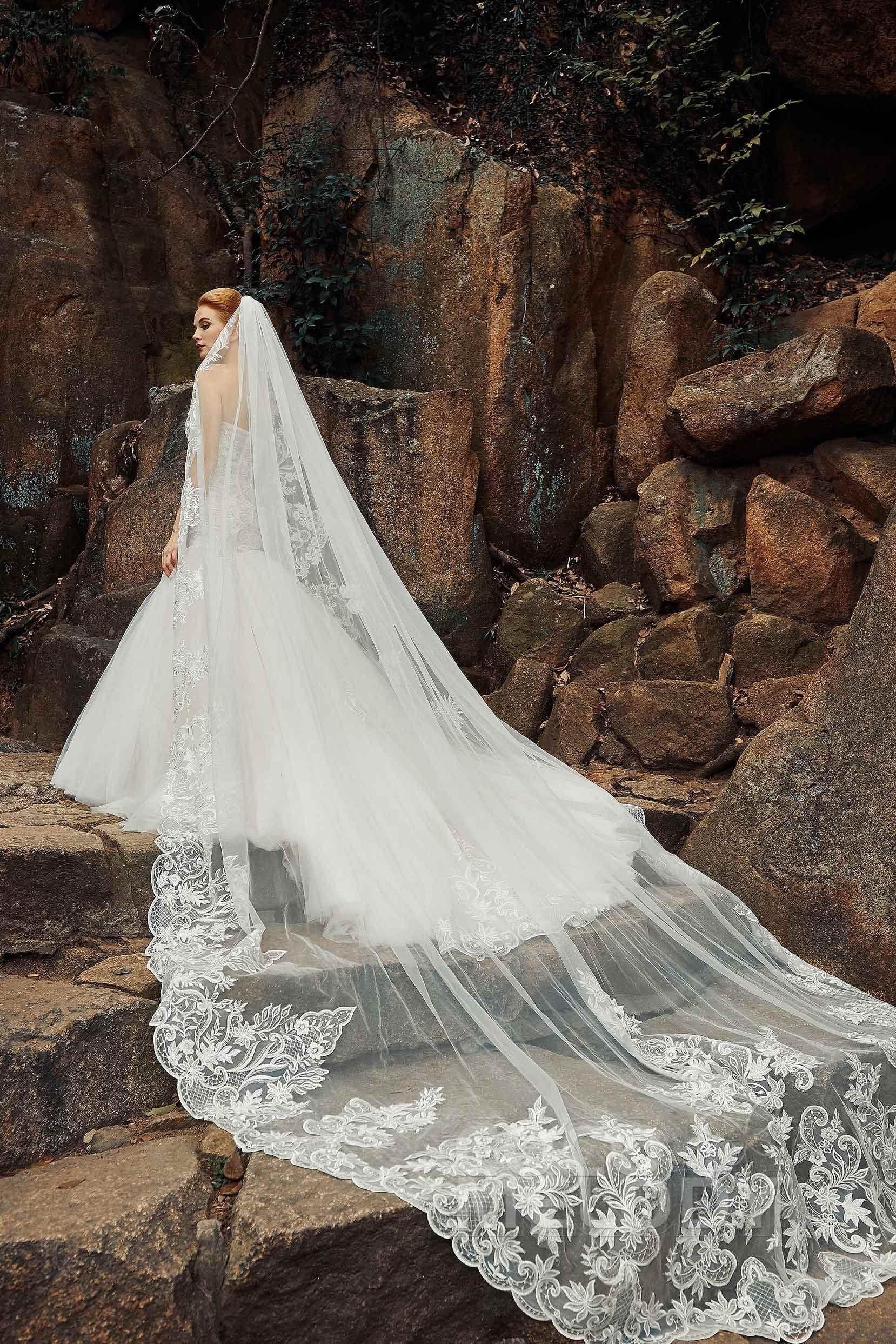 One-tier Lace Tulle Cathedral Veils Appliques Beading COCOMELODY