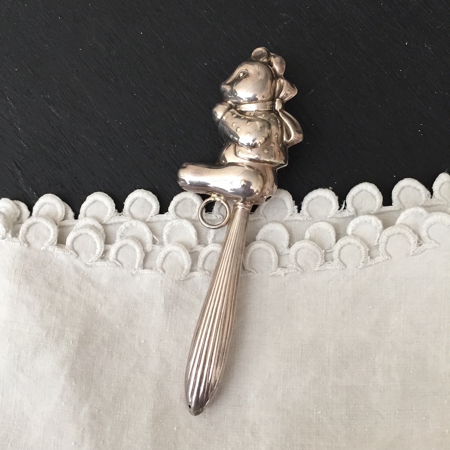 HP UPDATED!スイスベルンのアンティーク木彫りくま/クマのベビーラトル