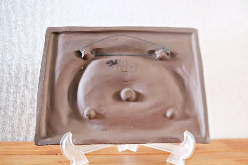 Jie Gantofta /ジイ・ガントフタ リンゴと蝶 陶板 北欧雑貨と北欧食器