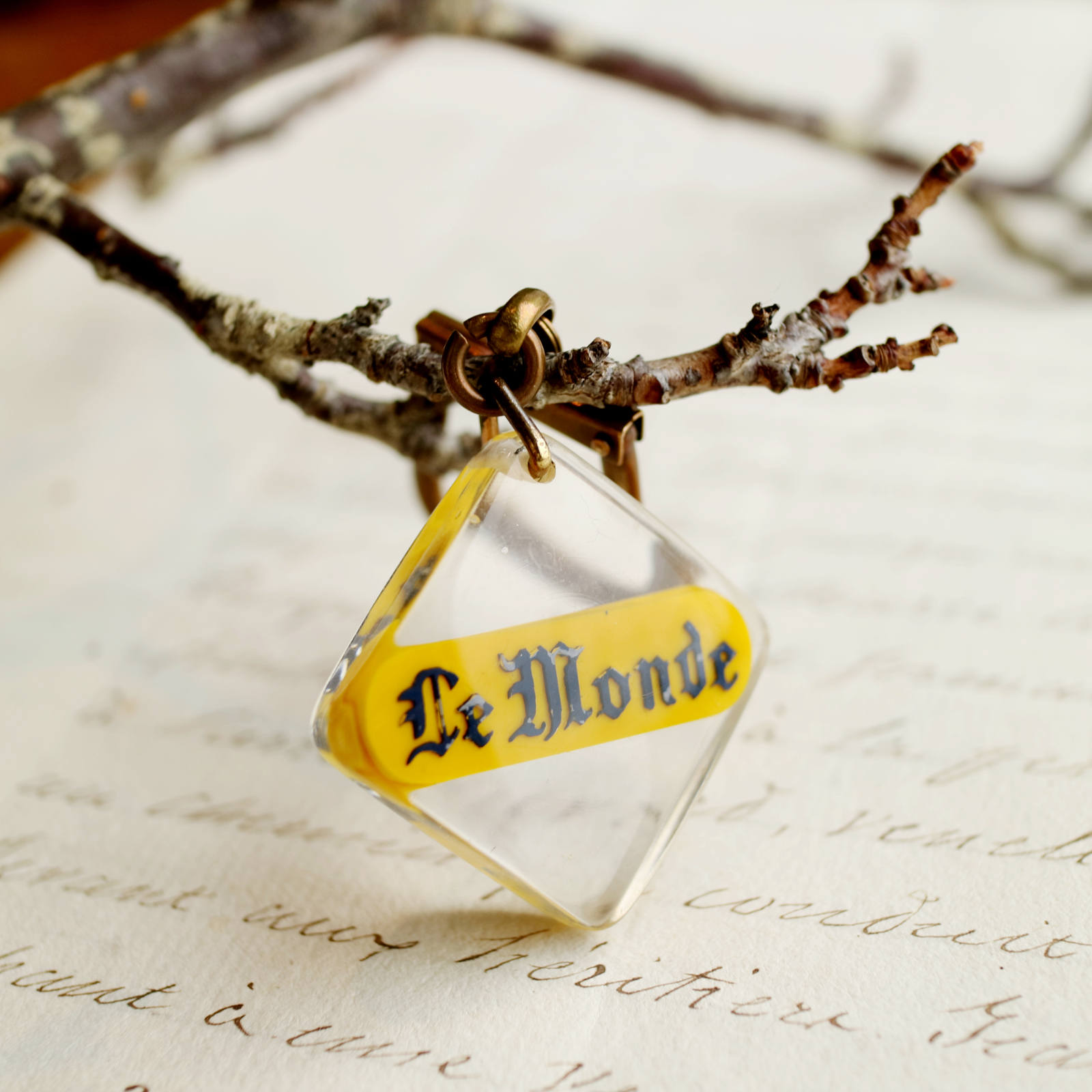 Le Monde ル・モンド 新聞 ブルボンキーホルダー | corne/コルネ
