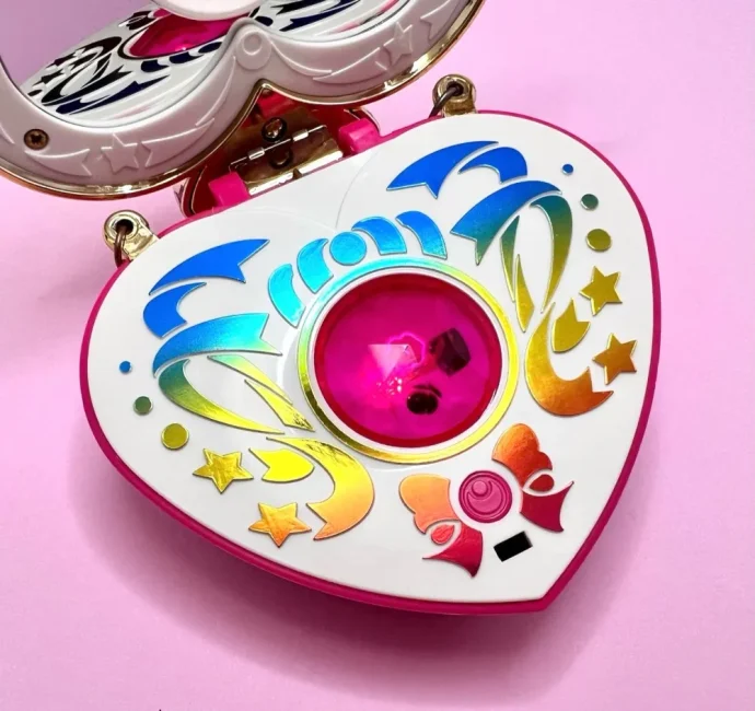 クライシスムーンコンパクト── 90年代女児が憧れた夢の変身アイテム