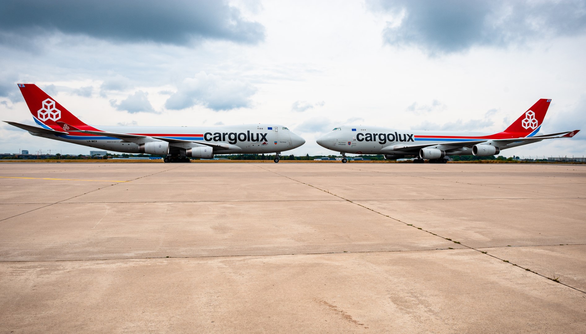 747-400F specifications