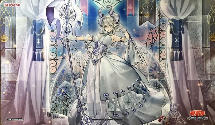 状態A-〕プレイマット『白銀の城のラビュリンス』【-】{-}《プレイマット》