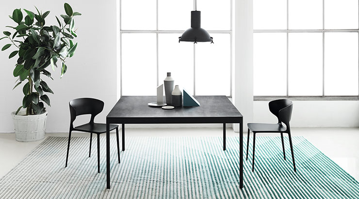 KOKI（コキ スタッキングアームチェア） サンド | カッシーナ