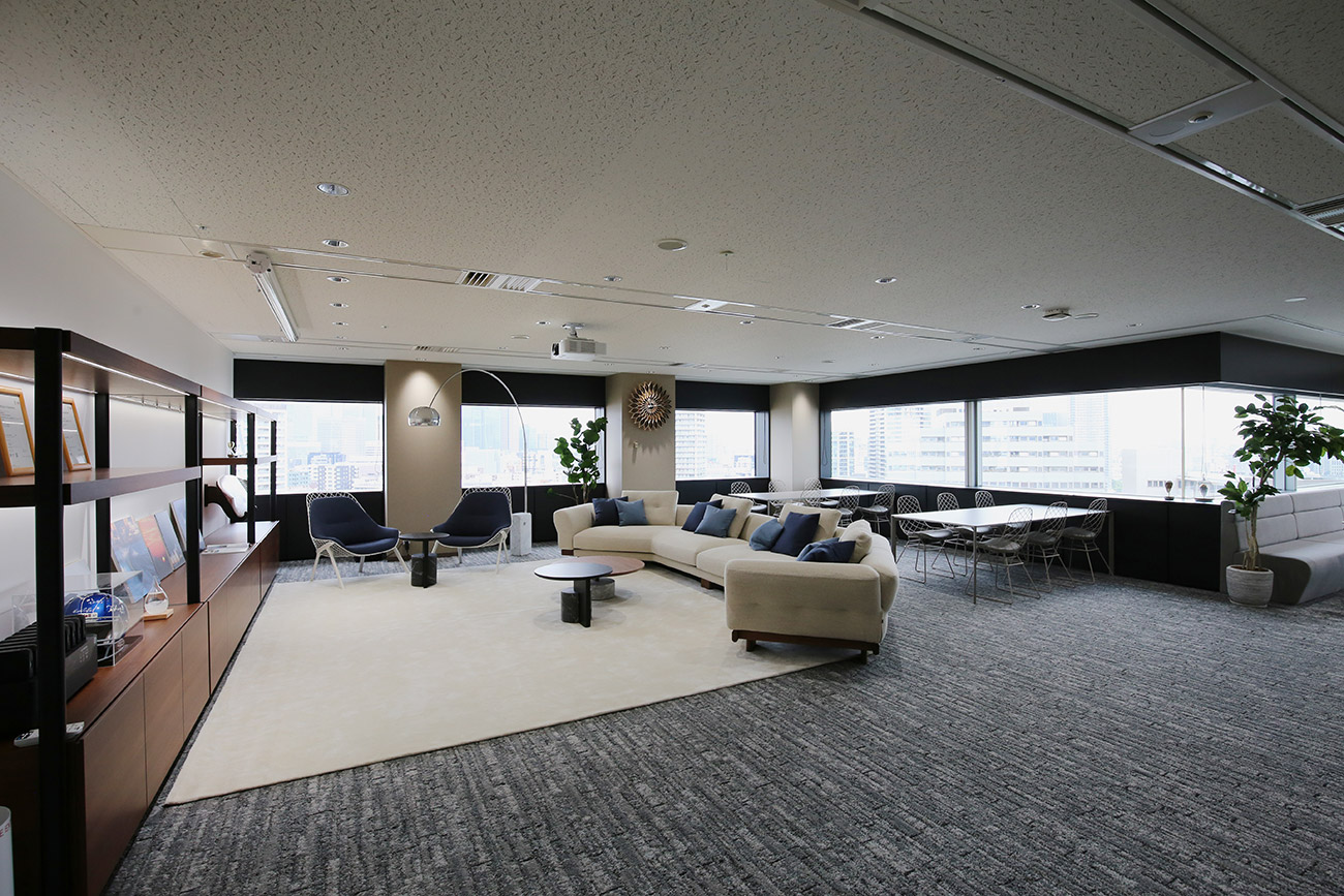 日本情報通信株式会社オフィス - 納品事例 | カッシーナ・イクスシー